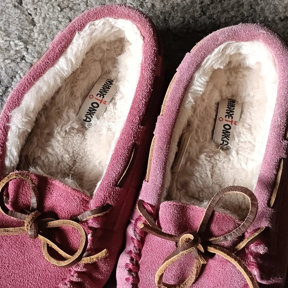 🩷 Minnetonka Girls Pink Leather Moccasins Slip On Faux Fur 1 Kids
